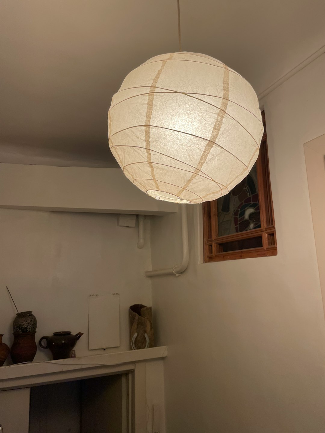 a-fan-on-a-wall-t8fduhvtp2c